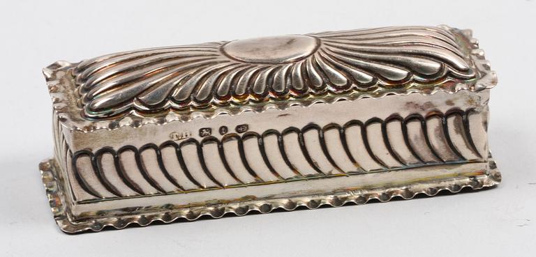 SERVERINGSSKEDAR SAMT DOSA, 6 delar, silver, bla Johan Gustaf Hentzell, Kalmar 1900.