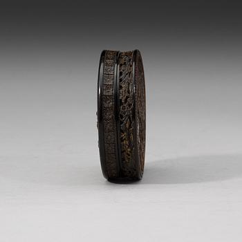 A tutoiseshell carved box with cover, Qing dynasty, 19th Century.