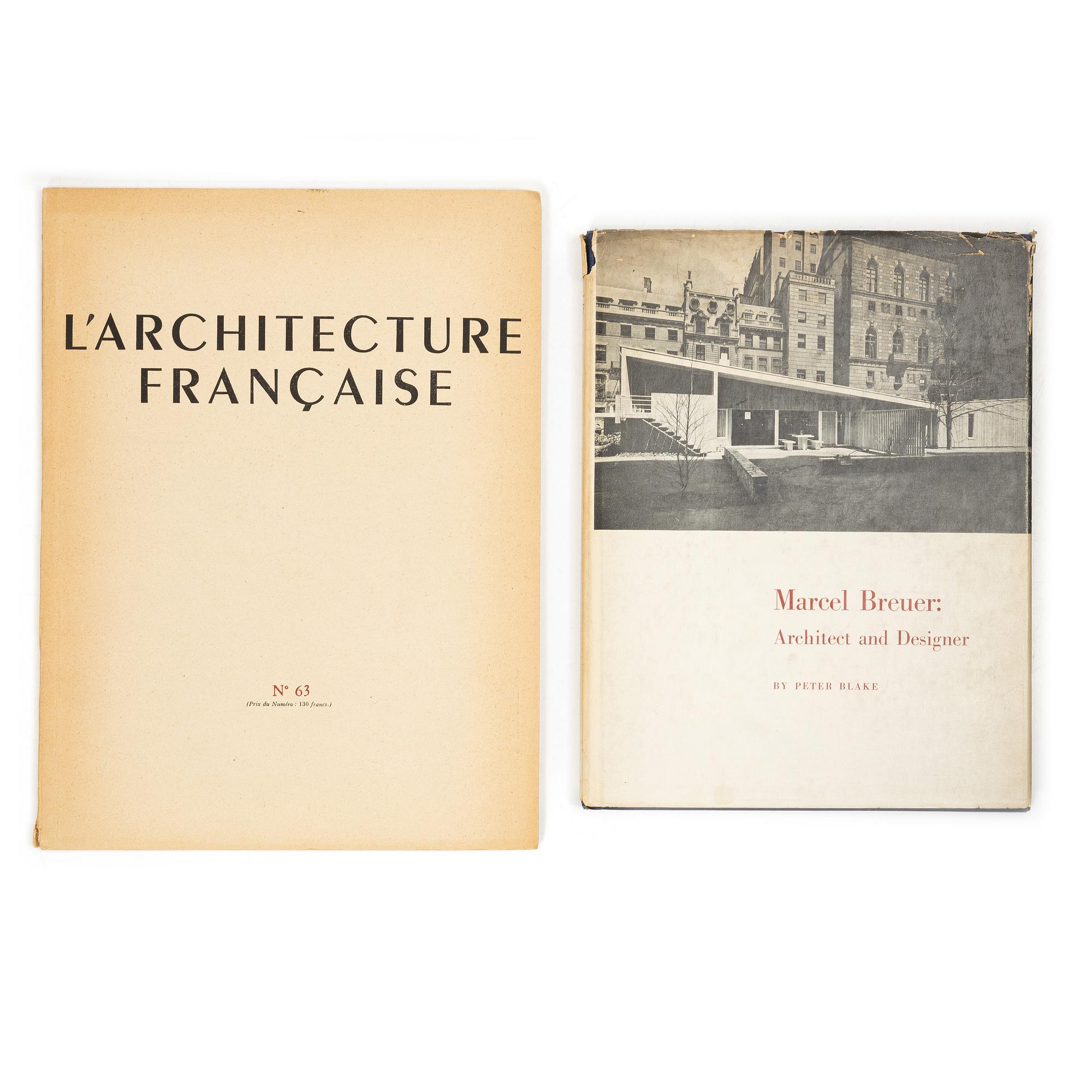 En samling böcker och tidsskrifter om arkitektur, bl a "Gaudí" och "The Work of Frank Lloyd Wright".