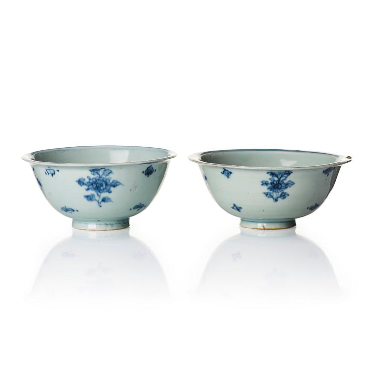 A pair of blue and white bowls. Ming dynasty, 16th century.