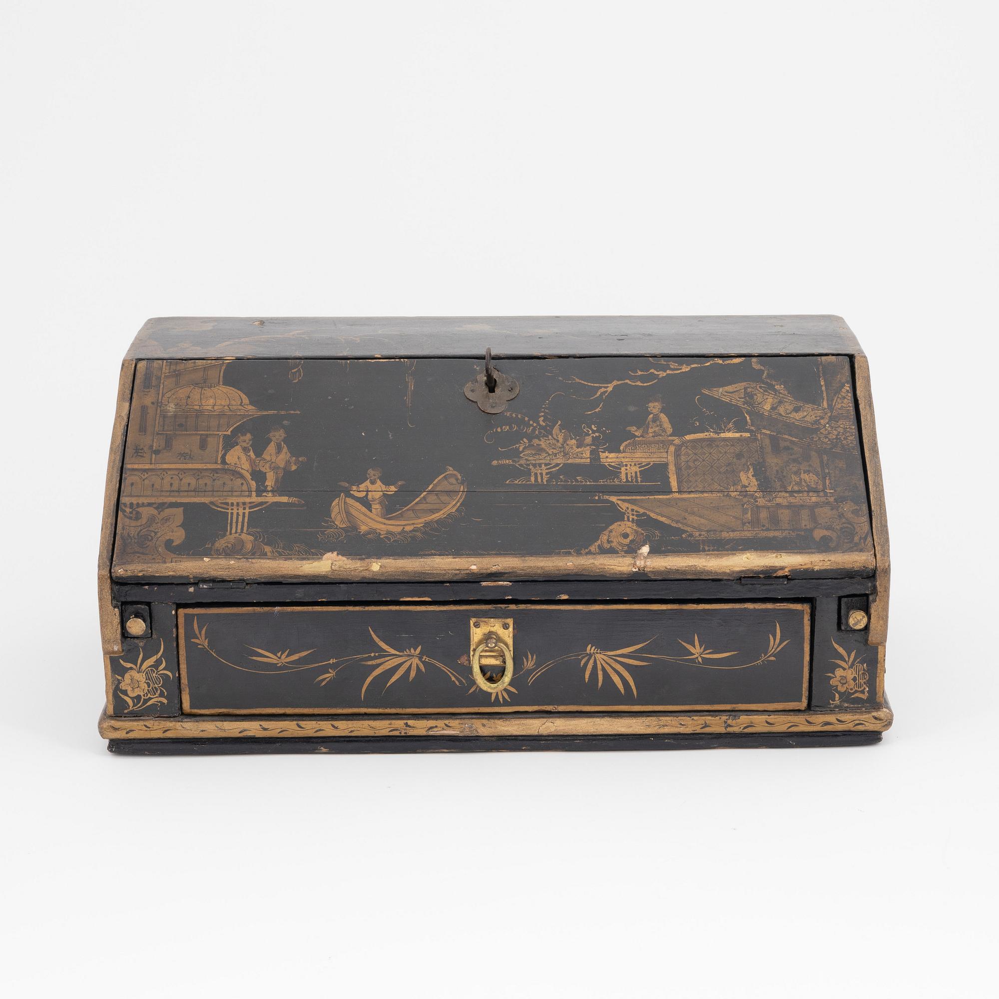 A Chinese writing casket, 19th century.