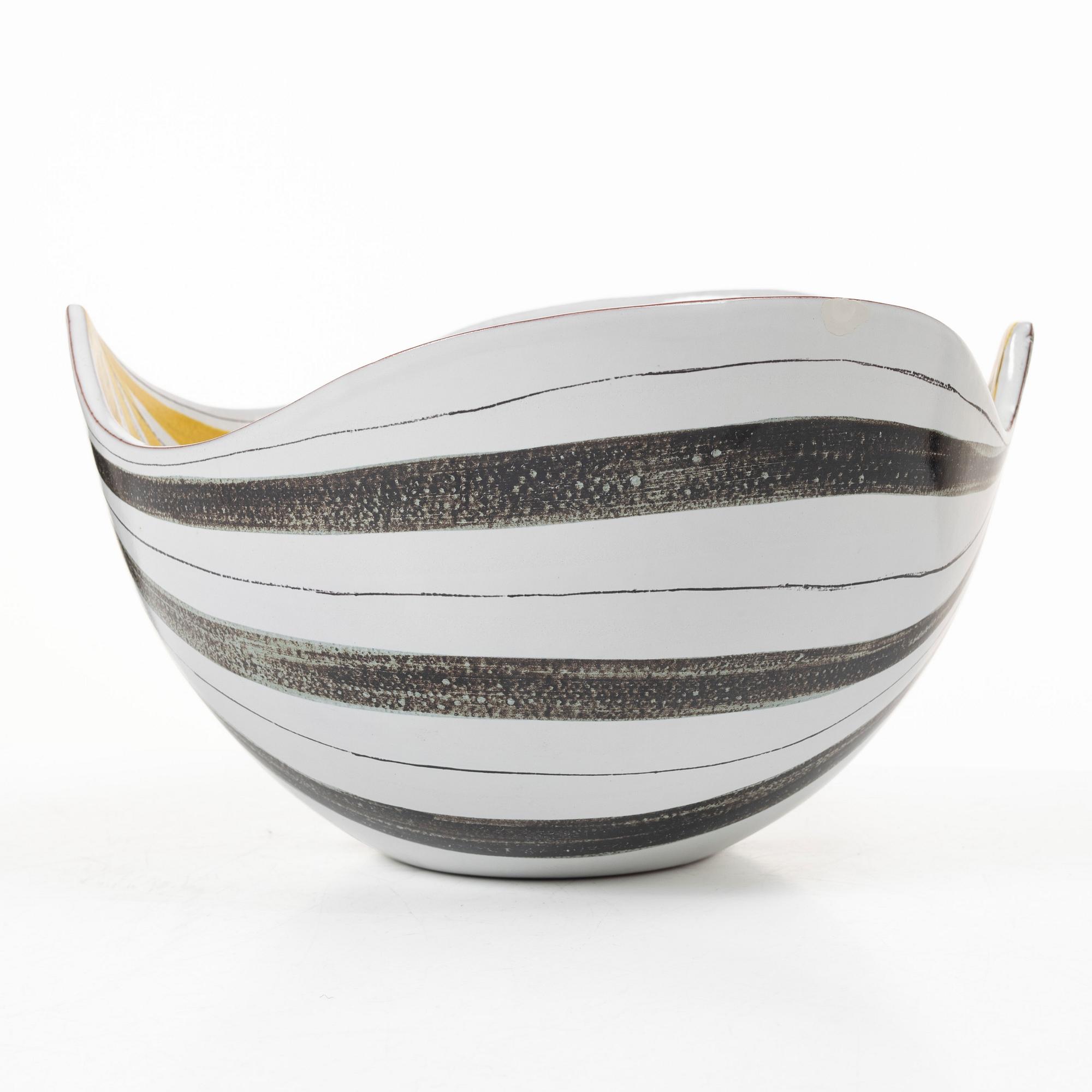Stig Lindberg, A faience bowl, Gustavsberg Studio.