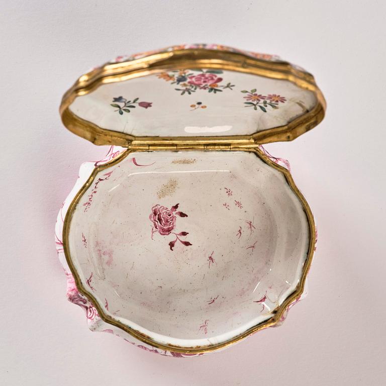 An enamel box with cover, Qing dynasty, 18th century.