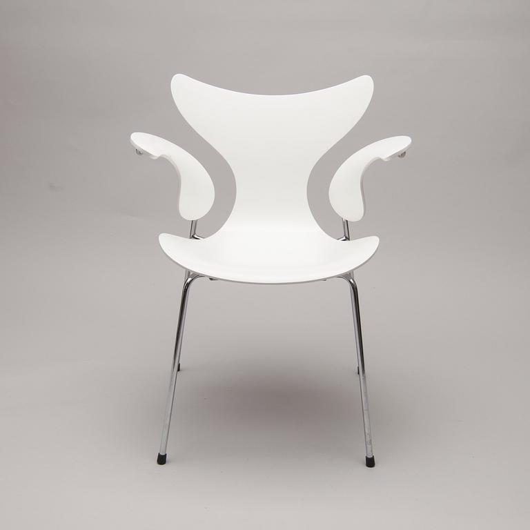 STOL, "Måsen / Liljan", Arne Jacobsen, Fritz Hansen, 2000-tal.