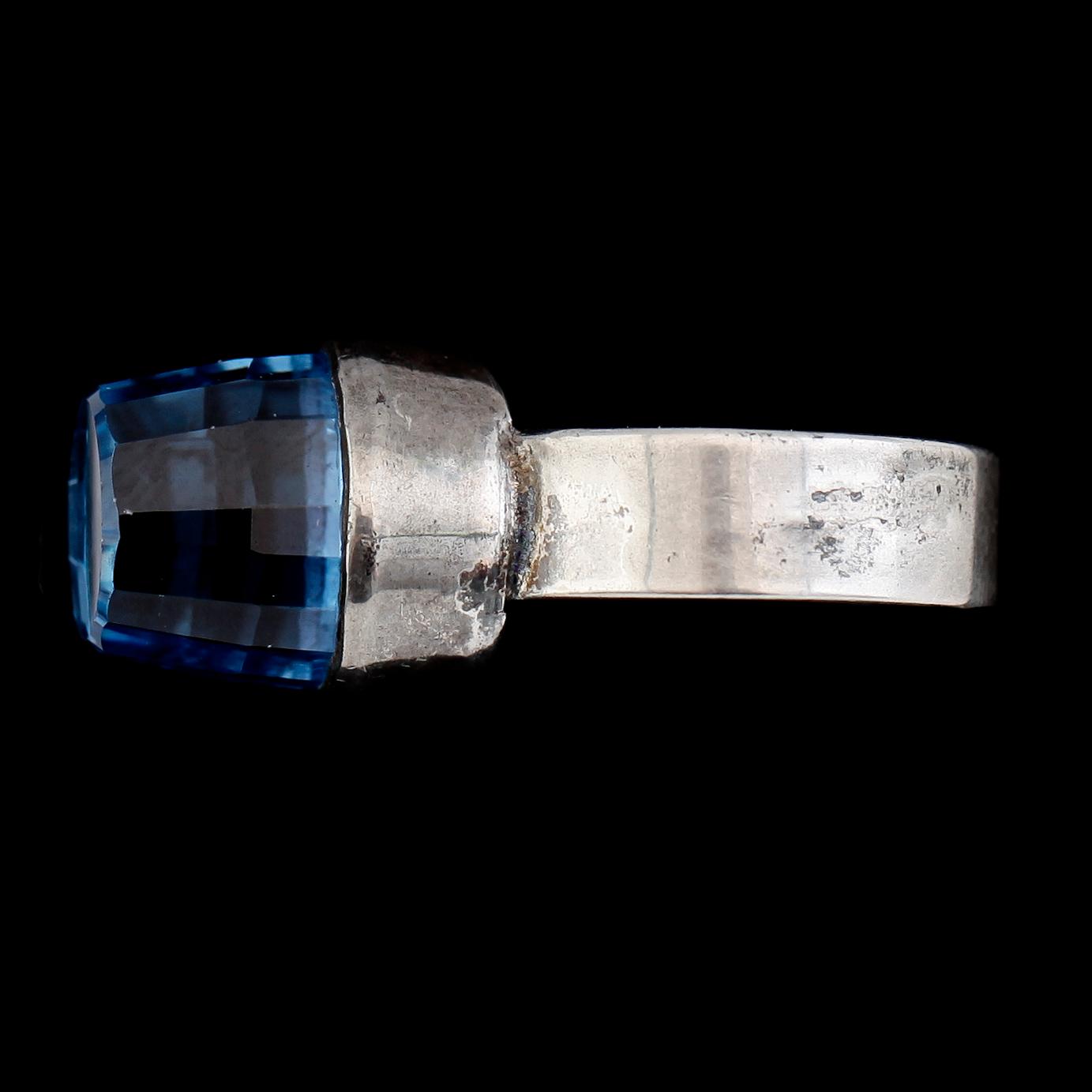RING, silver och fasettslipad sten, 1900-talets andra hälft. Total vikt ca 7 g.