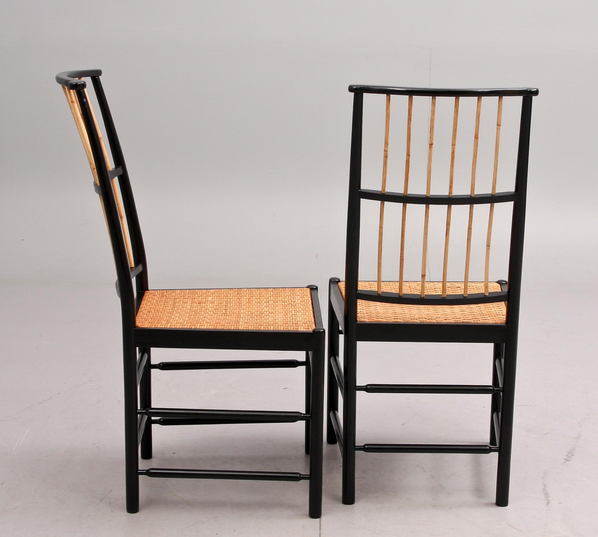 STOLAR, ett par, firma Svenskt Tenn, design Josef Frank. Modell 2025.