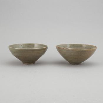 Two celadon glazed bowl, Korea, Koryo, 14/15th century.