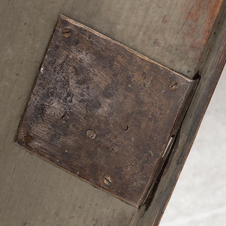 A writing cabinet, 18th/19th century.