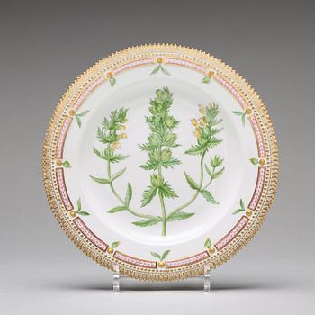 A set of 12 Royal Copenhagen "Flora Danica" dinner dishes, Denmark, 20th Century.