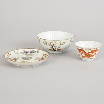 A Chinese bowl and a bowl with stand, 20th Century.