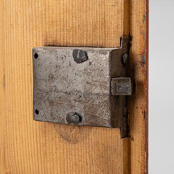 Hängskåp, allmoge, Järvsö, Hälsingland. Omkring 1795-1800.