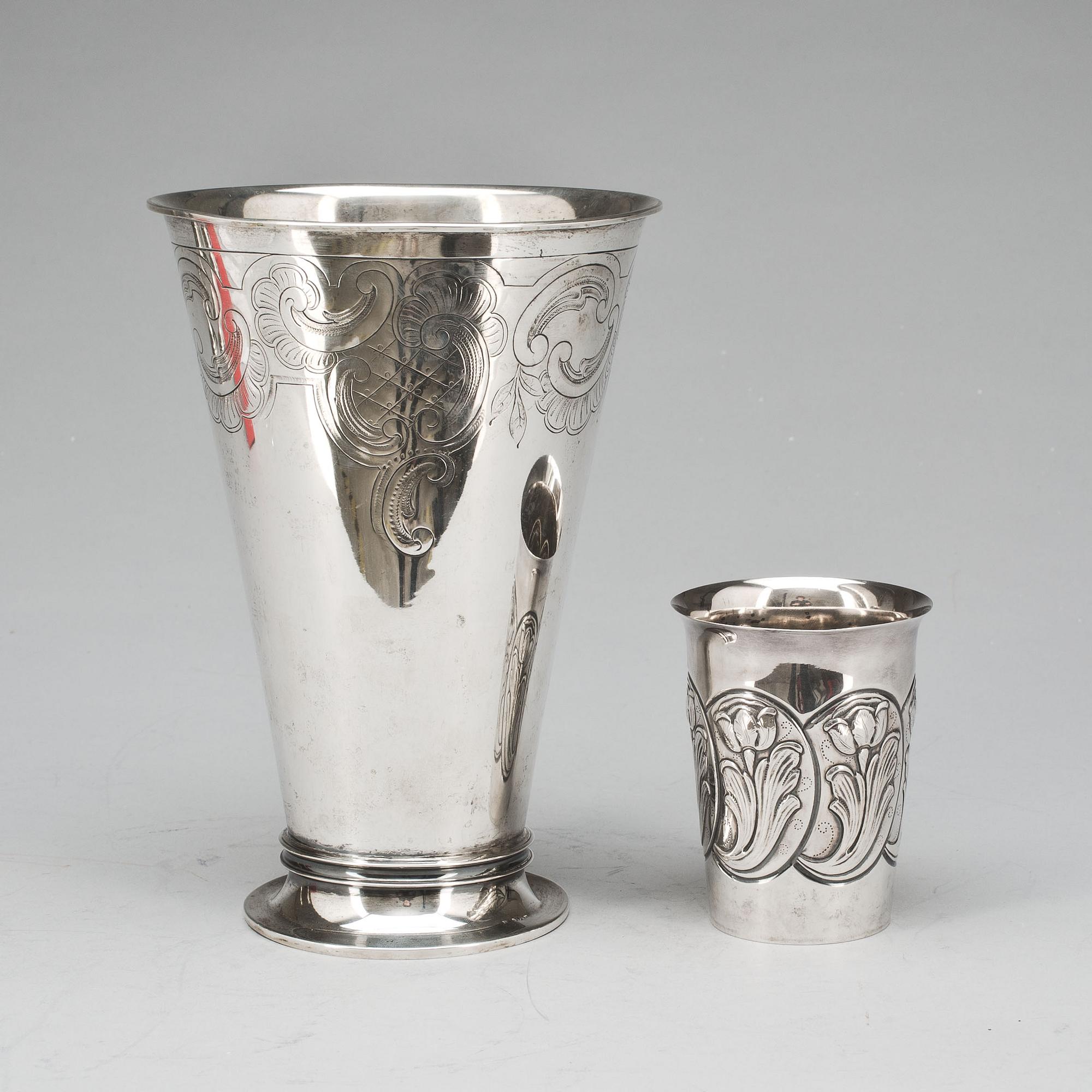 BÄGARE, 2 st, silver, 1947 och 1949, vikt ca 445g.