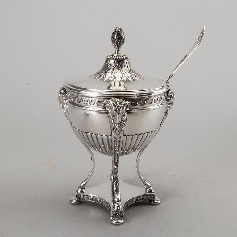 A silver bowl on foot, a pair of candlesticks and a spoon. early 20th century. Total weight app. 800 gram.