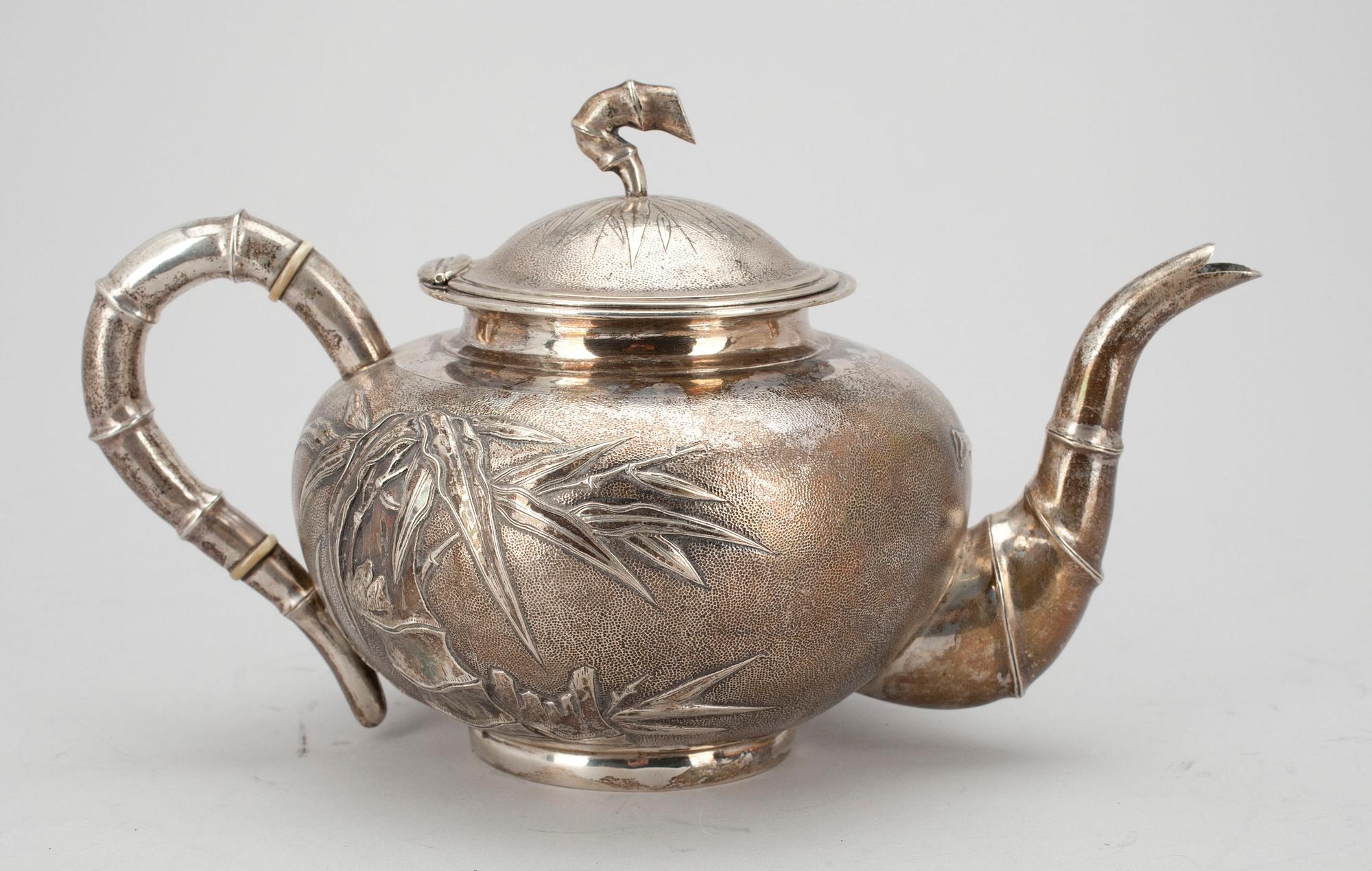 TEKANNA, silver, "Zee Sung" Shanghai Kina ca 1900. Vikt 616 g.