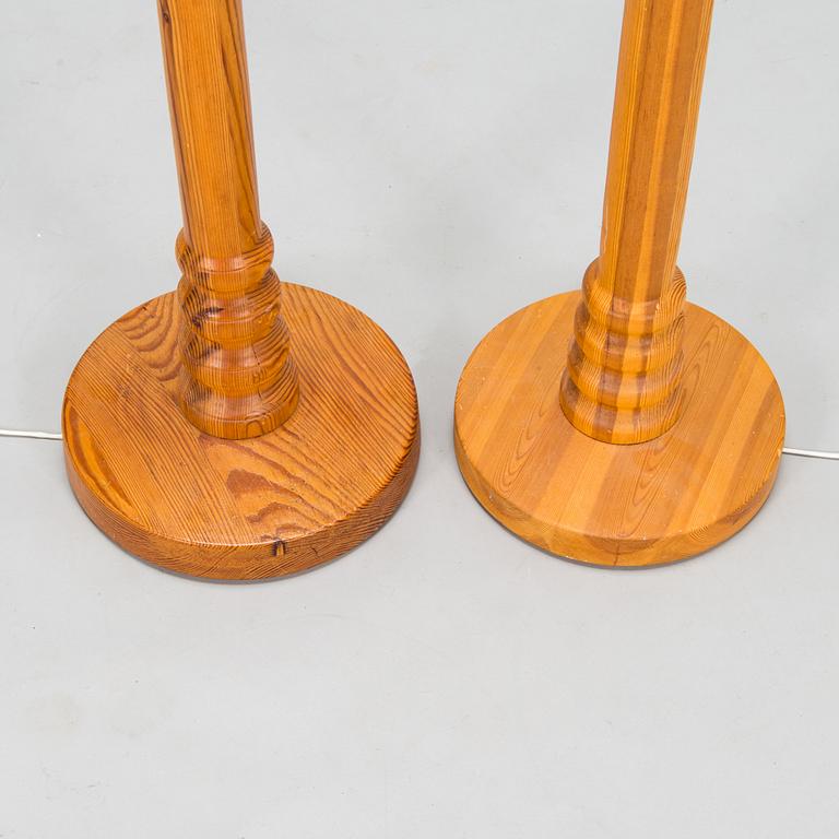Golvlampor, 2 st, furu, 1960/70-tal.