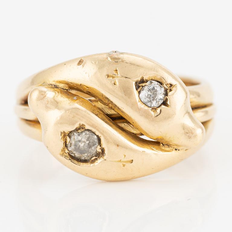 Ring 18K guld med gammalslipade diamanter.