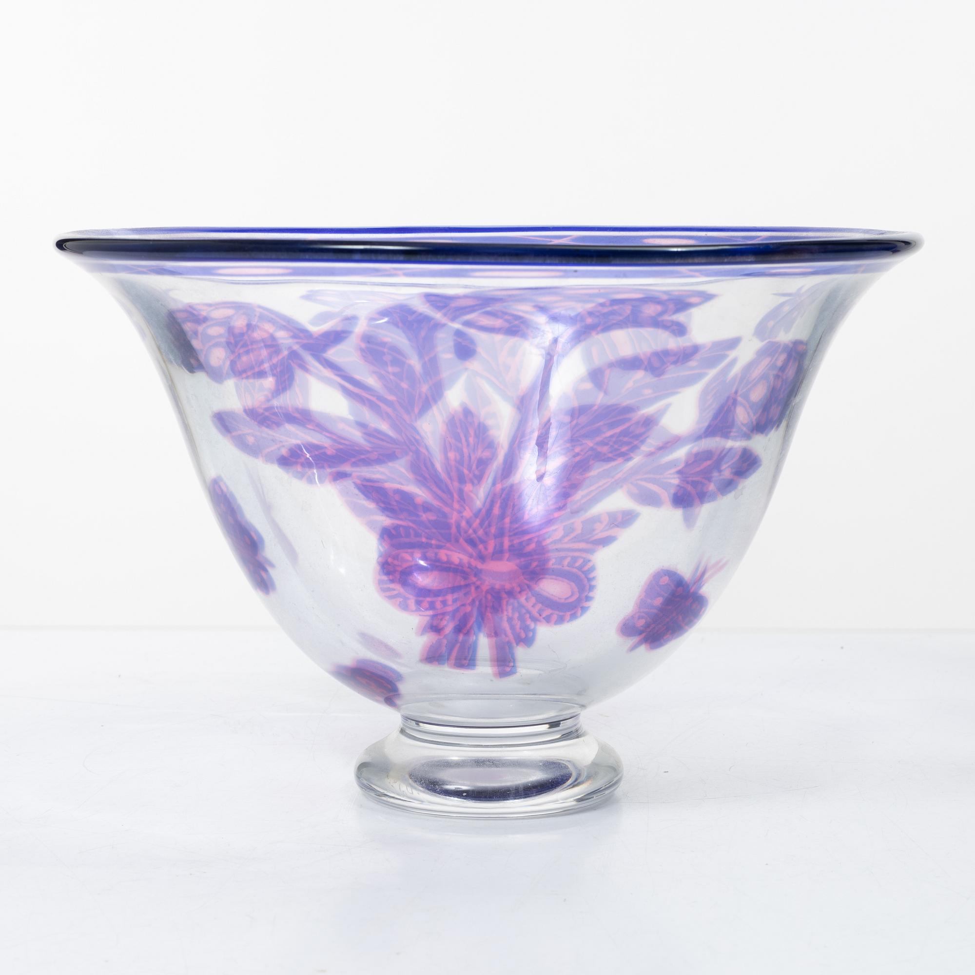Wilke Adolfsson, a glass bowl.