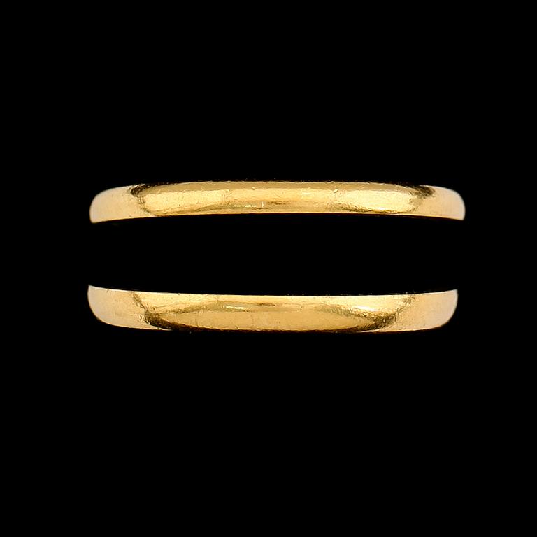 RINGAR, 2 st, 23K guld, svenska stämplar 1947. Total vikt ca 10 g.