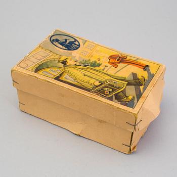 A tinplate Fritz Voith man with suitcase, Germany, 1950s.