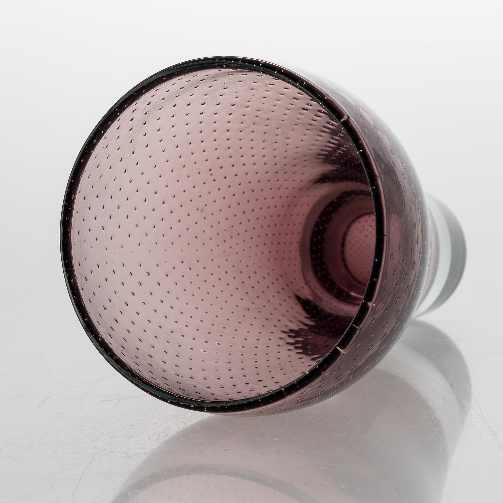 GUNNEL NYMAN, A glass vase, signed. G. Nyman Nuutajärvi Notsjö -54.