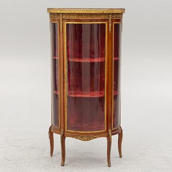 Display cabinet, Louis XV style, from around 1900.