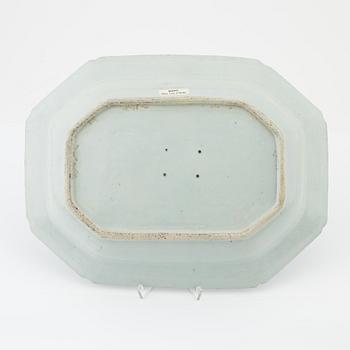 A Chinese blue and white tureen dish, Qing dynasty, Qianlong (1736-1795).