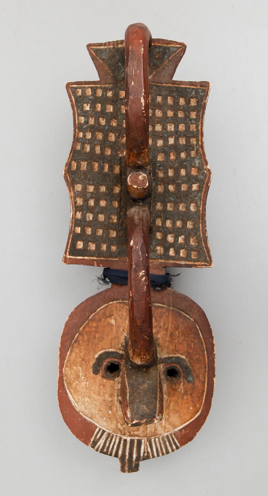 MASK, skuret och målat trä, Burkina Faso, Afrika.