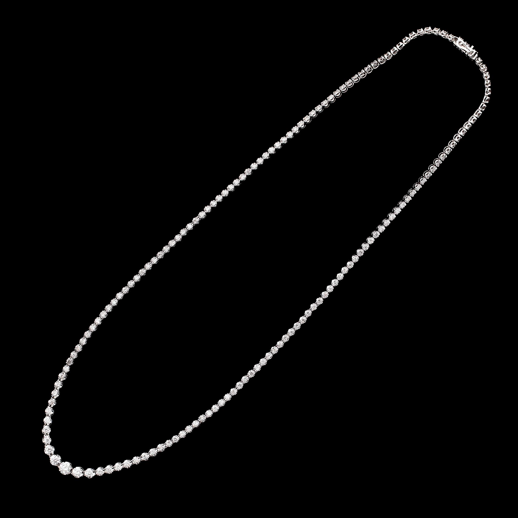 COLLIER, 18k vitguld, briljantslipade diamanter tot ca 3.78 ct.
