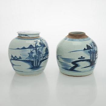 Bojaner, 2 stycken, porslin, Kina, 1800-tal.