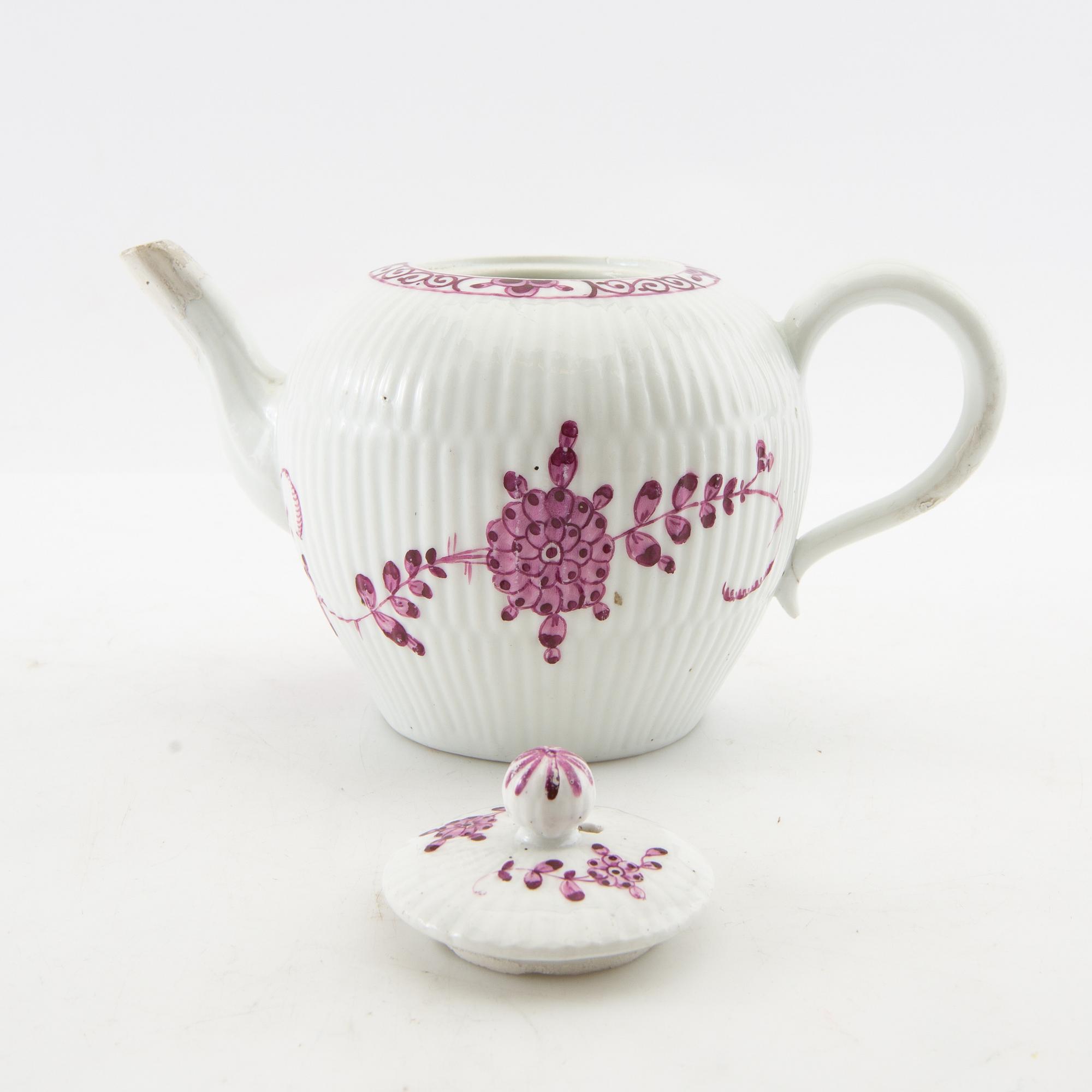 Teapot Meissen porcelain 18th century.