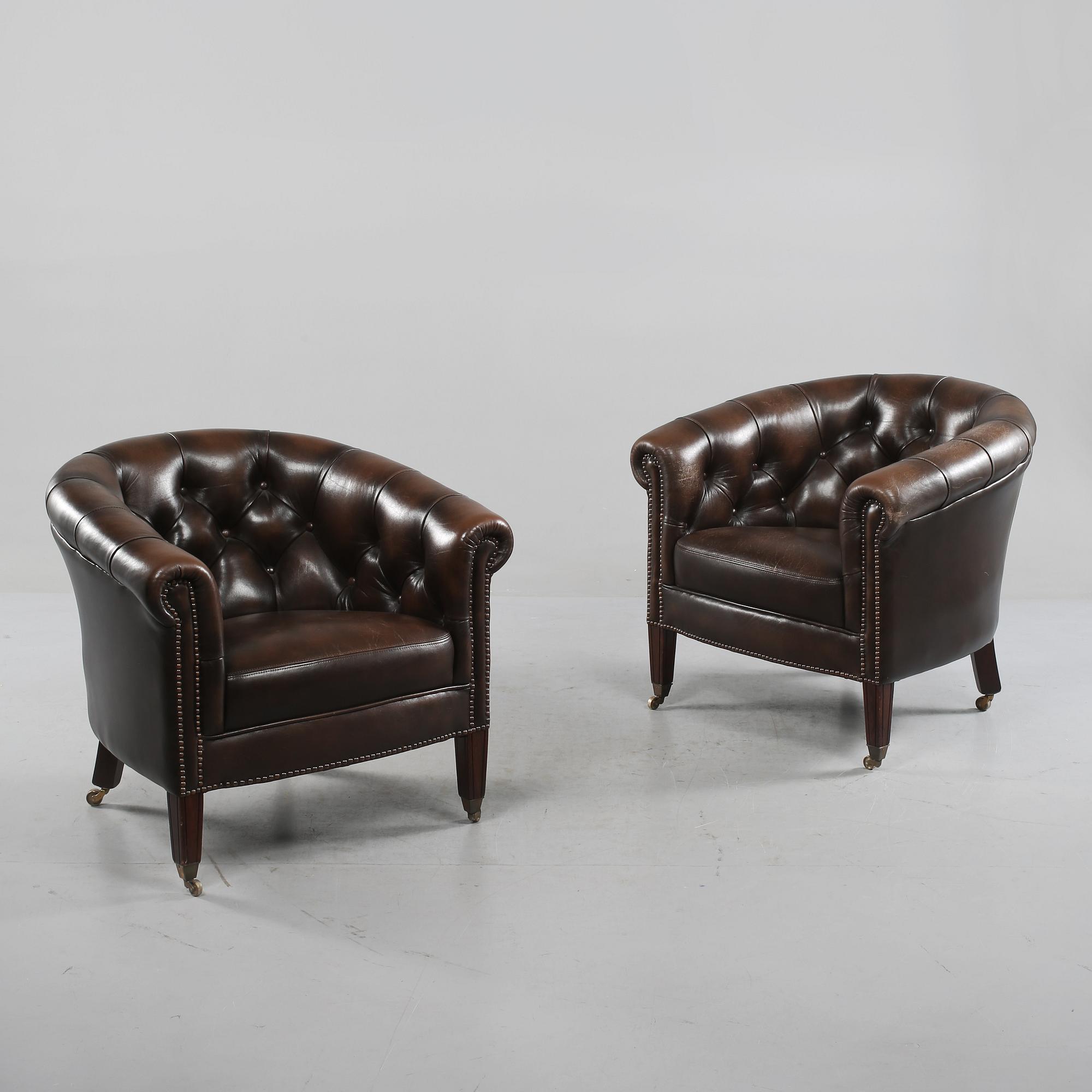 CLUBBFÅTÖLJER, 2 st, 1900-talets andra hälft.