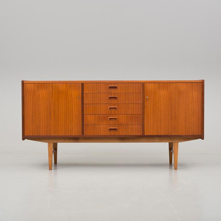 SIDEBOARD, 1900-talets mitt.