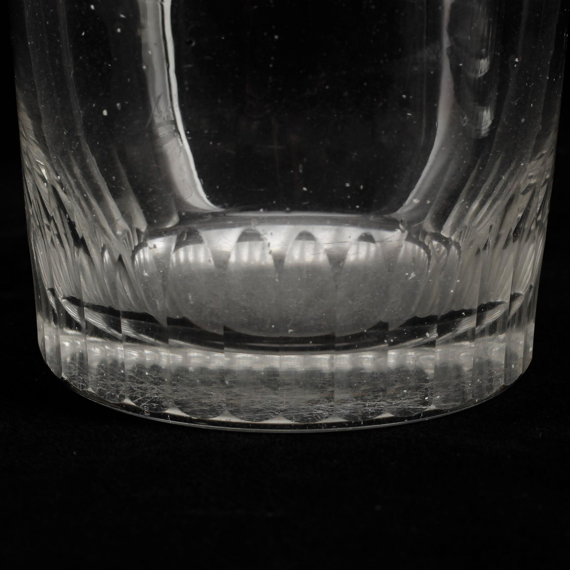 SELTERGLAS, 2 st snarlika, omkring år 1800.