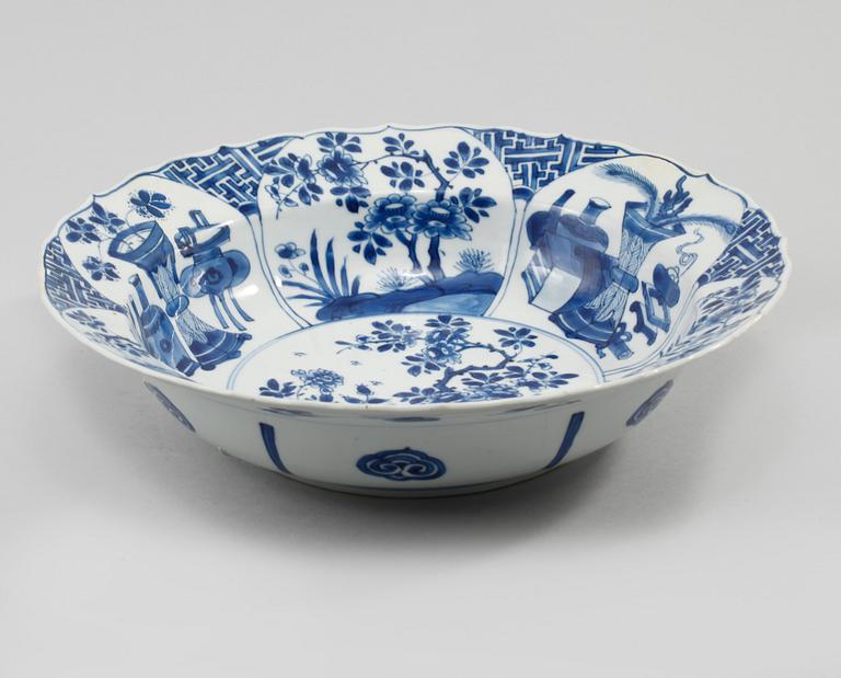 SKÅLFAT, porslin, Kina, Kangxi (1662-1722).