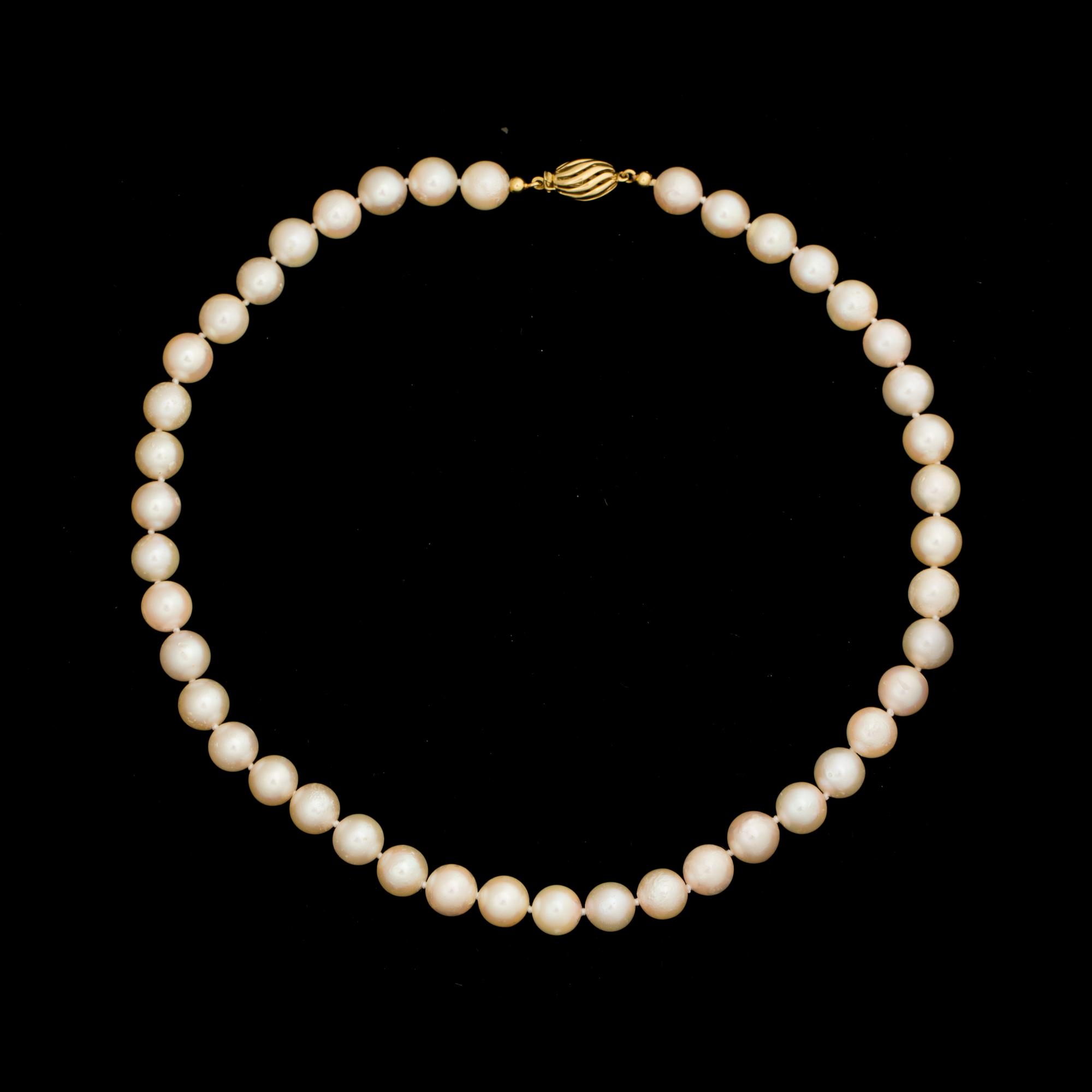 COLLIER, odlade pärlor. Lås i 18K guld.