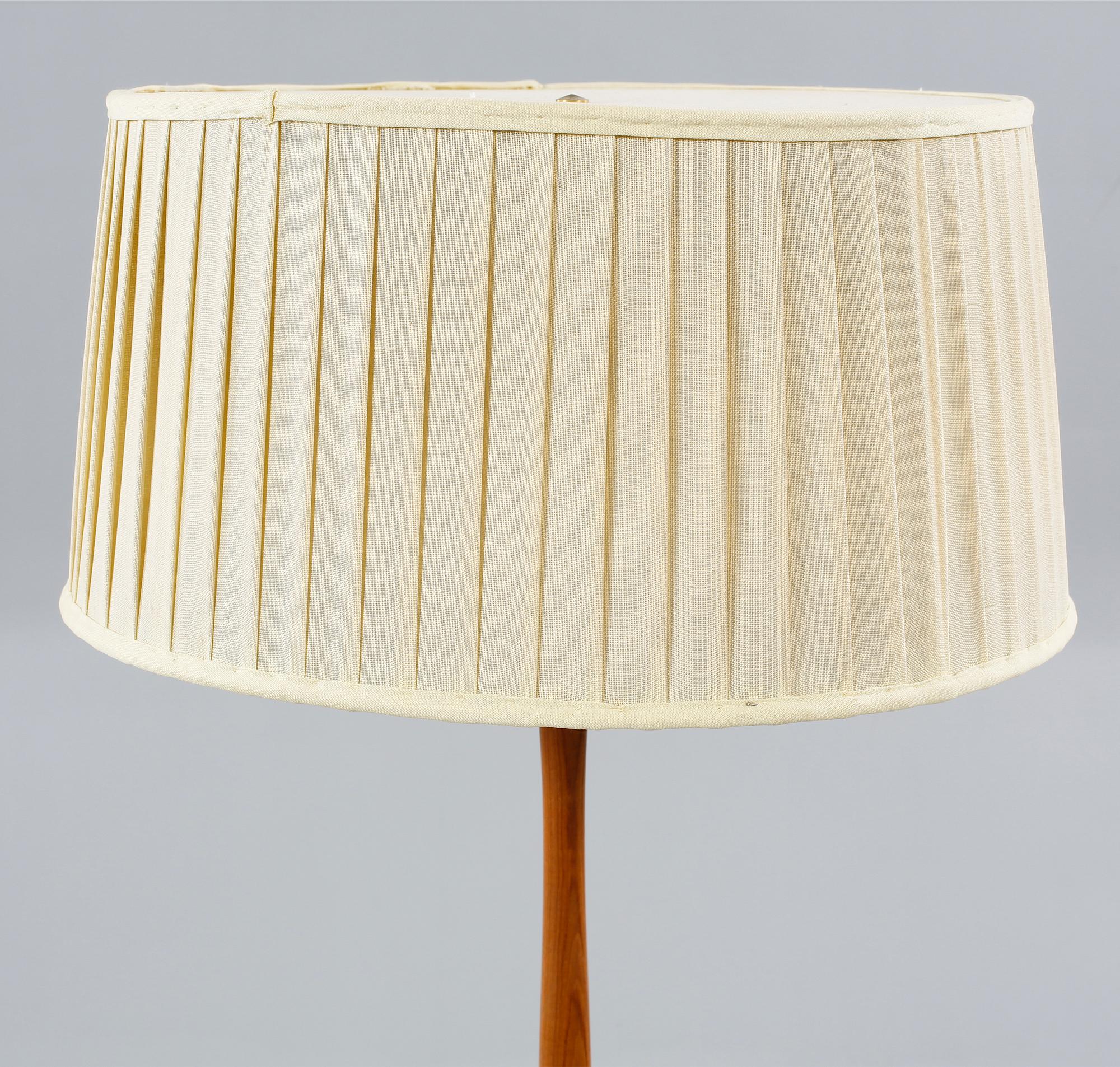A mid 20th century floor lamp.