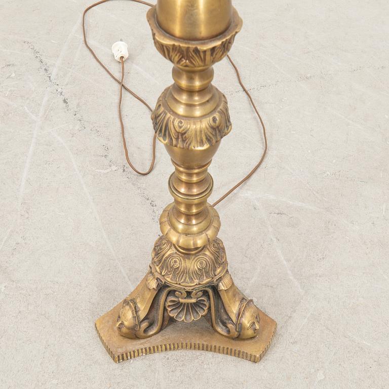 A mid 20th century floorlamp.