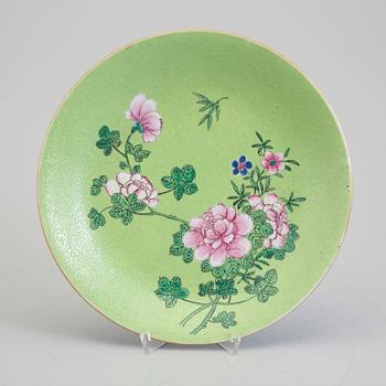 A famille rose sgraffiato porcelain dish, Qing dynasty.