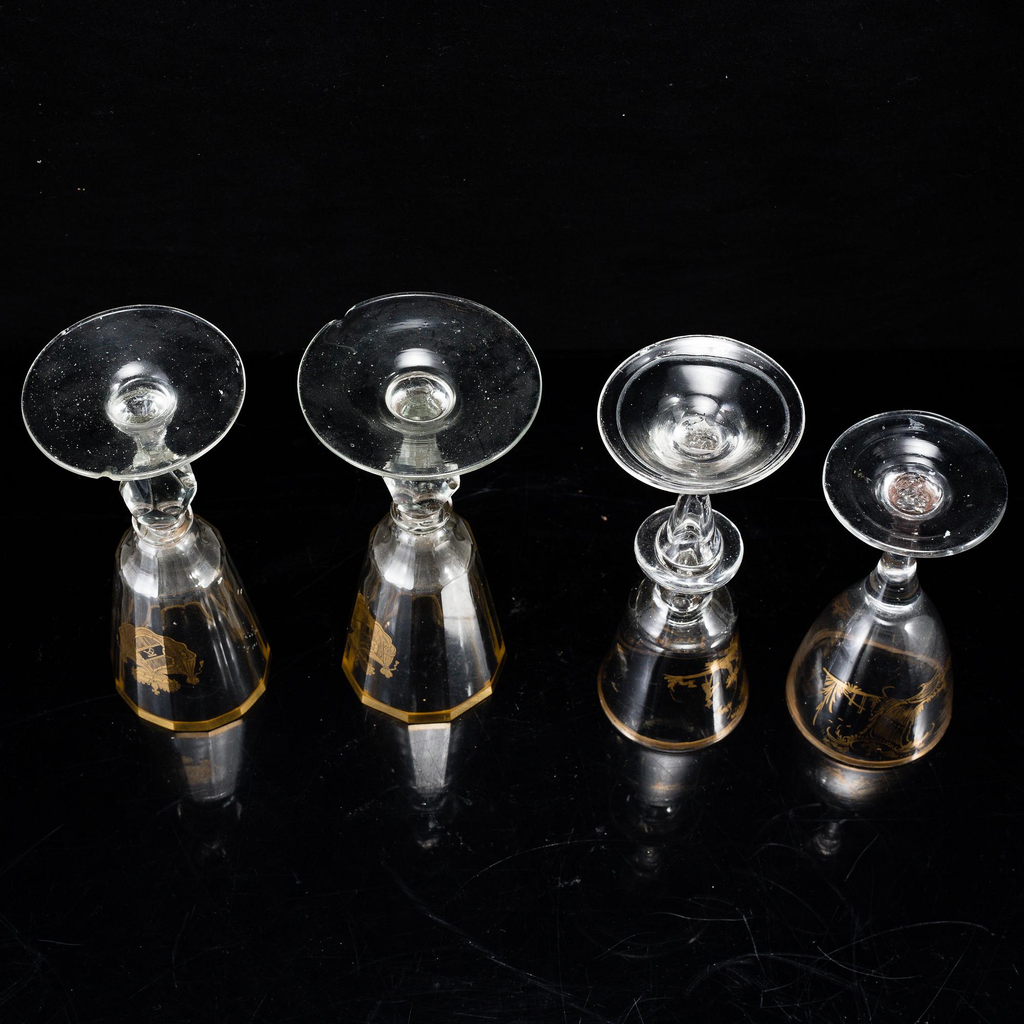 GLAS, fyra stycken, olika. Tidigt 1800-tal.