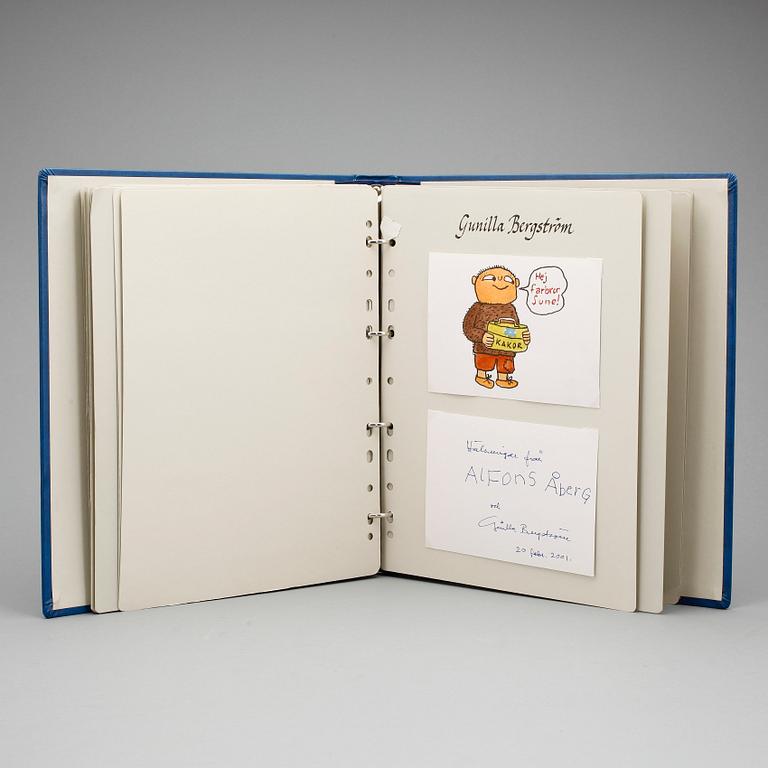 SAMLING AUTOGRAFER OCH TECKNINGAR AV SERIETECKNARE, 39 st, bla Walt Disney, Johnny Hart, Hank Ketcham, egenhändiga.