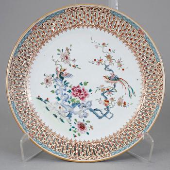 GALLERFAT, porslin, Kina, Qianlong (1736-95).