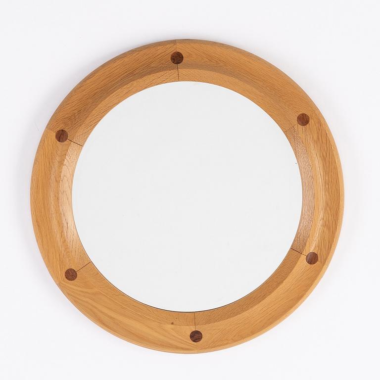 A round oak mirror by Åke Fribyter for Aktuell Form AB, second half of the 20th Century.