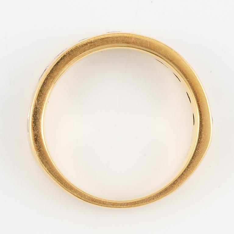 Ring halvallians 18K guld med briljantslipade diamanter.