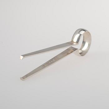 SOCKERTÅNG samt GRÄDDSNÄCKA och SOCKERSKÅL, silver, Bertel Gardberg, 1967 resp. 1983-84. Totalvikt 289 g.