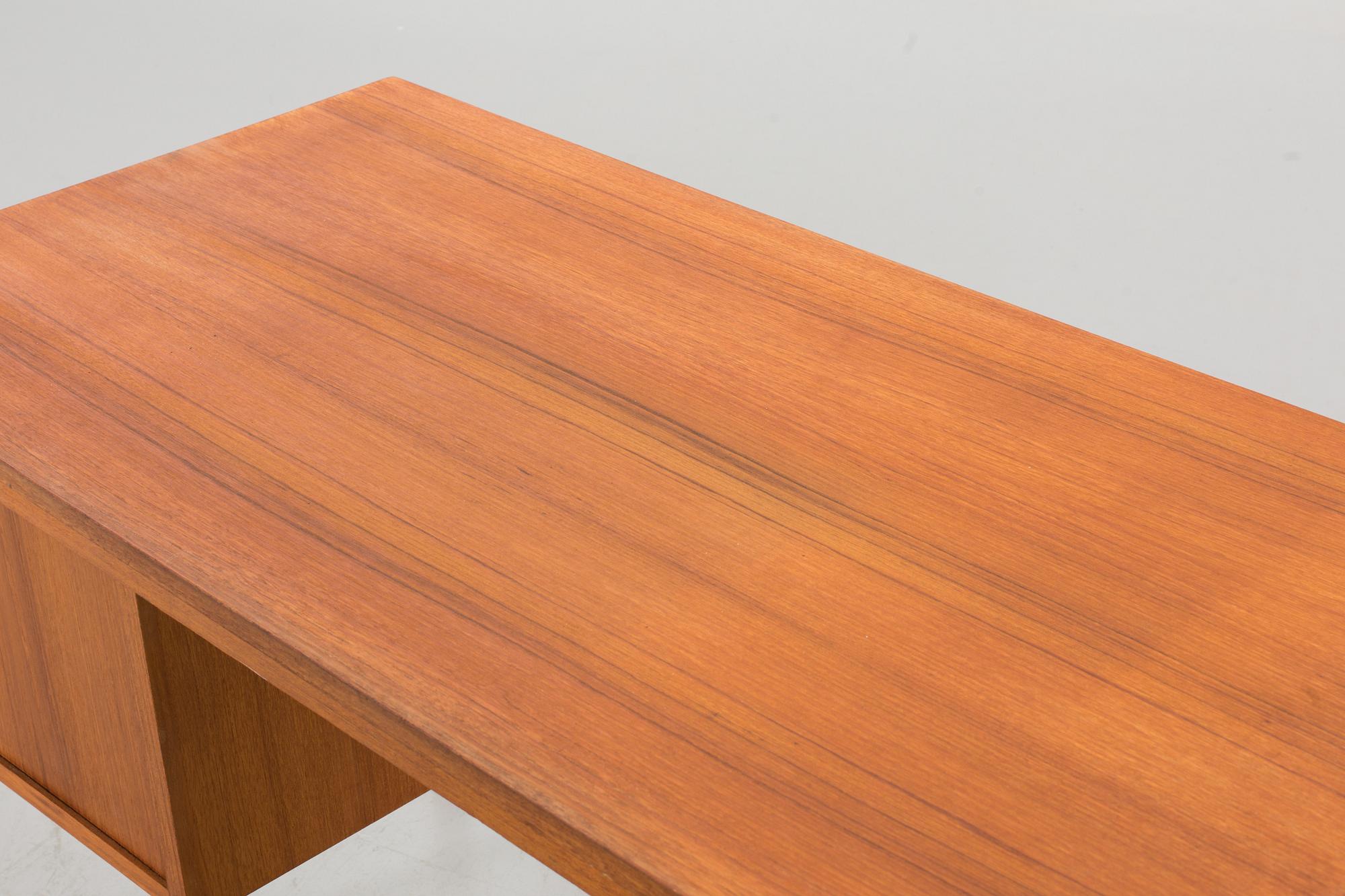 SKRIVBORD, teak, 1900-talets mitt/andra hälft.