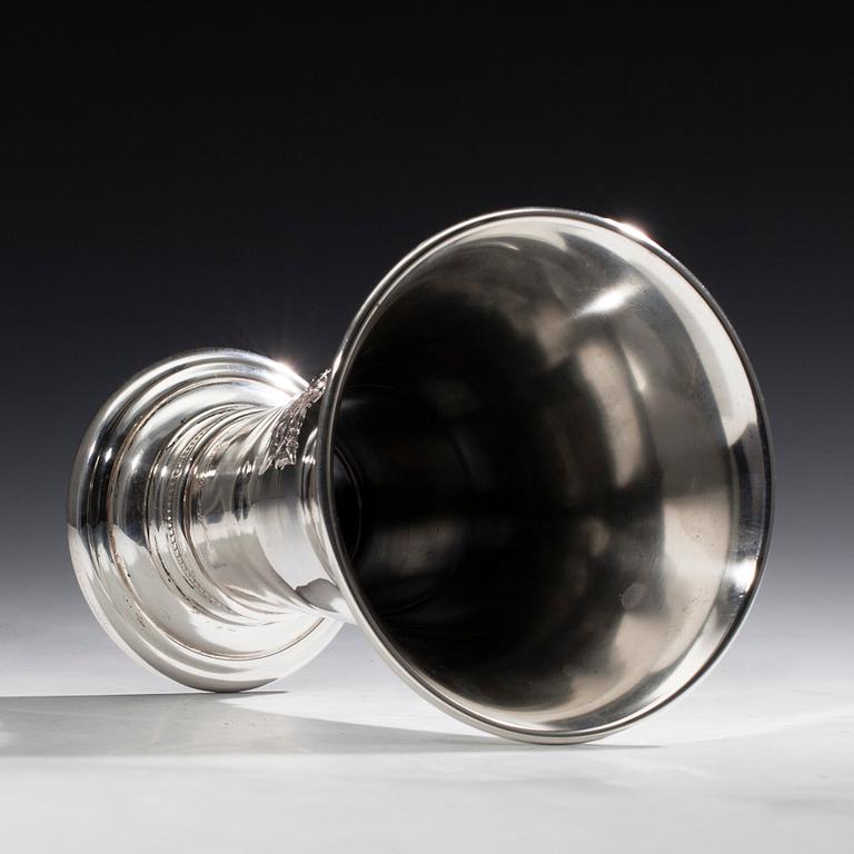 BÄGARE, sterling silver, svenska importstämplar 2004. Vikt 302 g.