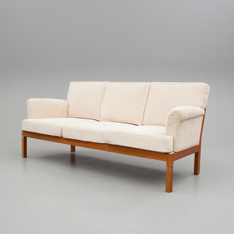 JOSEF FRANK, Firma Svenskt Tenn "modell 1100". Soffa.