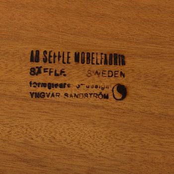 A second half of the 20th century coffee table, designed by Yngvar Sandström, AB Seffle Möbelfabrik, Sweden.