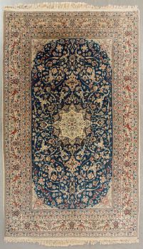 A semiantique Nain carpet ca 266 x 152 cm.