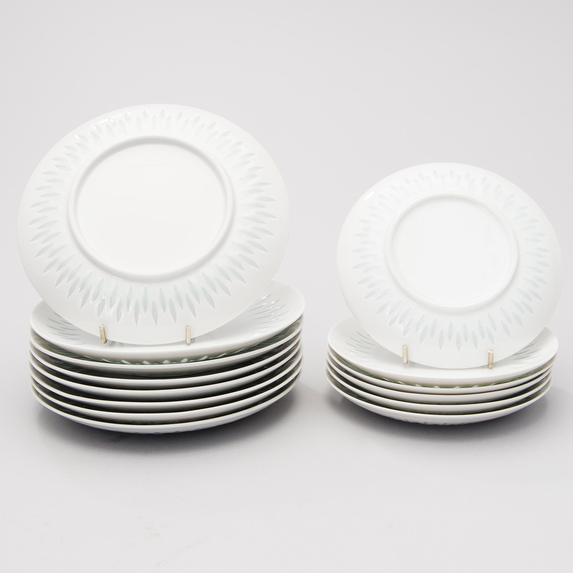 A 40-piece set of tableware in porcelain, signed F.H.Kj. Finland Arabia.